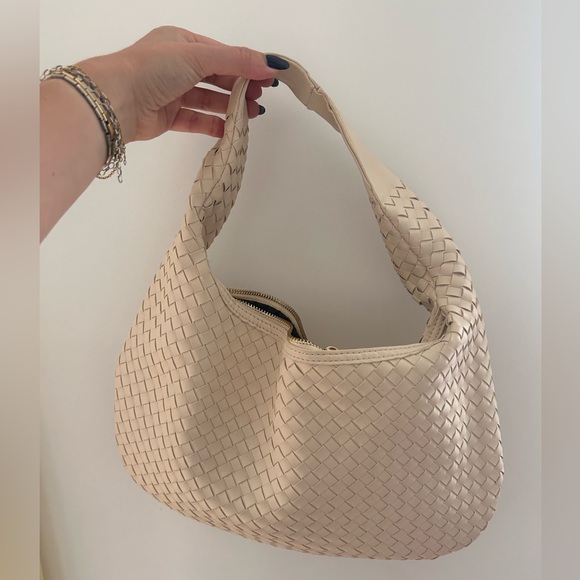 Faux leather woven purse - Picture 2 of 6